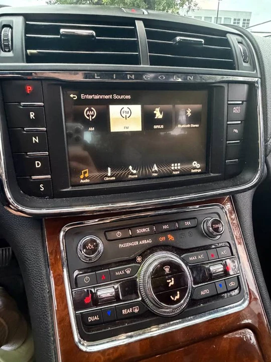 2017 Lincoln Continental 10th Gen - Image 10 of 14