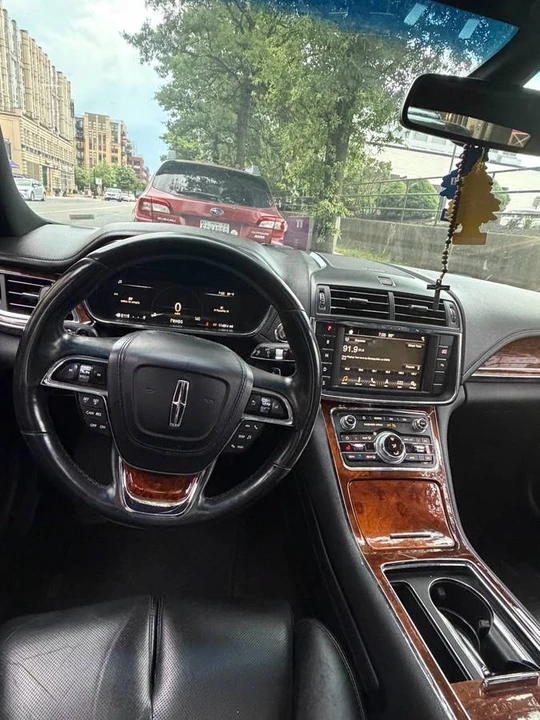 2017 Lincoln Continental 10th Gen - Image 8 of 14