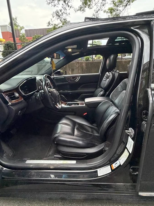 2017 Lincoln Continental 10th Gen - Image 4 of 14