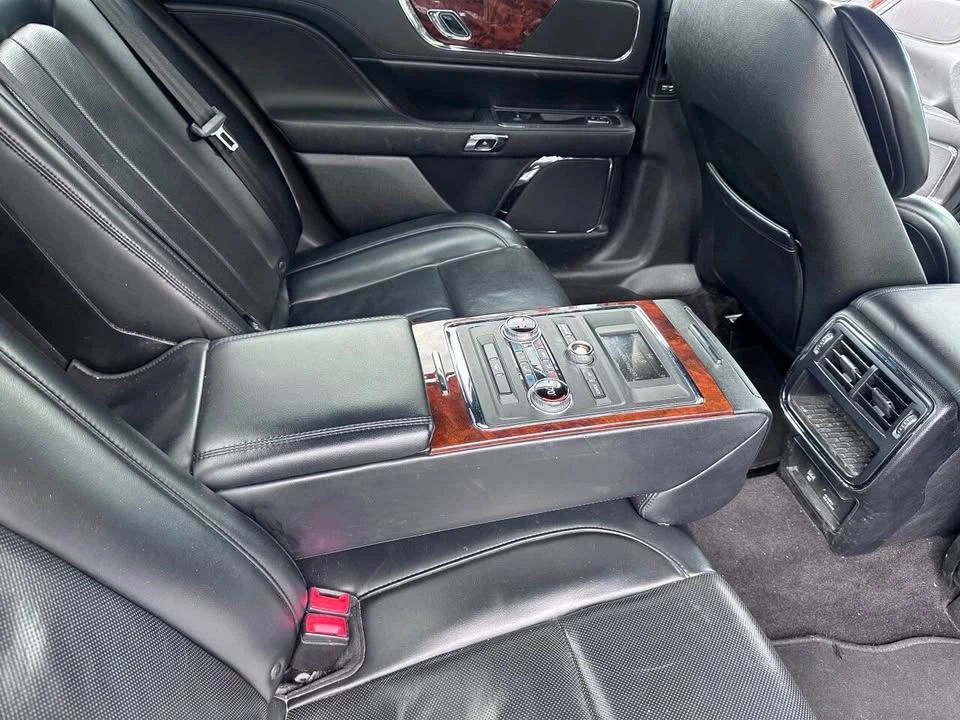 2017 Lincoln Continental 10th Gen - Image 16 of 20
