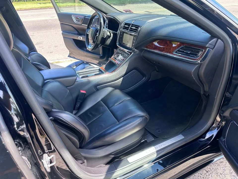 2017 Lincoln Continental 10th Gen - Image 13 of 18
