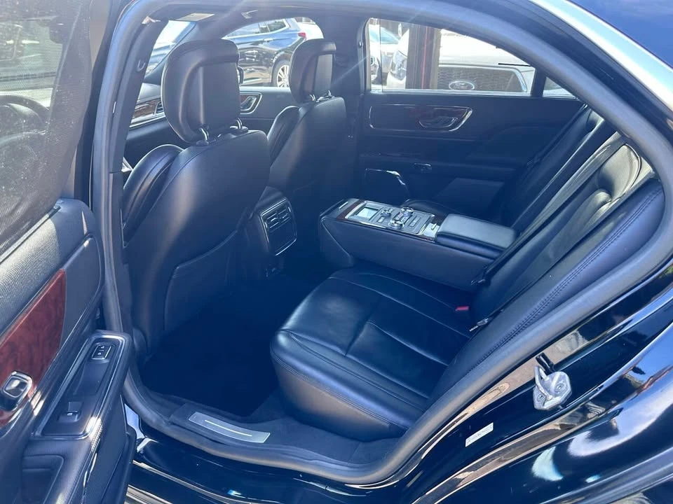 2017 Lincoln Continental 10th Gen - Image 9 of 18