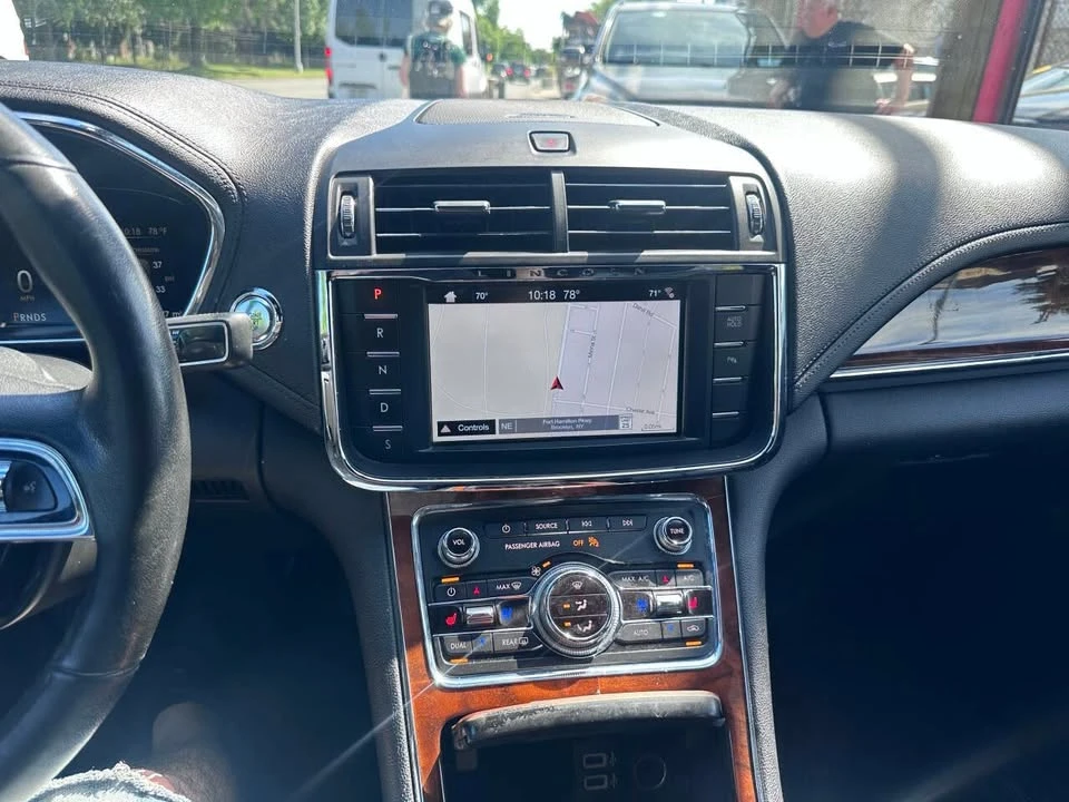 2017 Lincoln Continental 10th Gen - Image 16 of 18