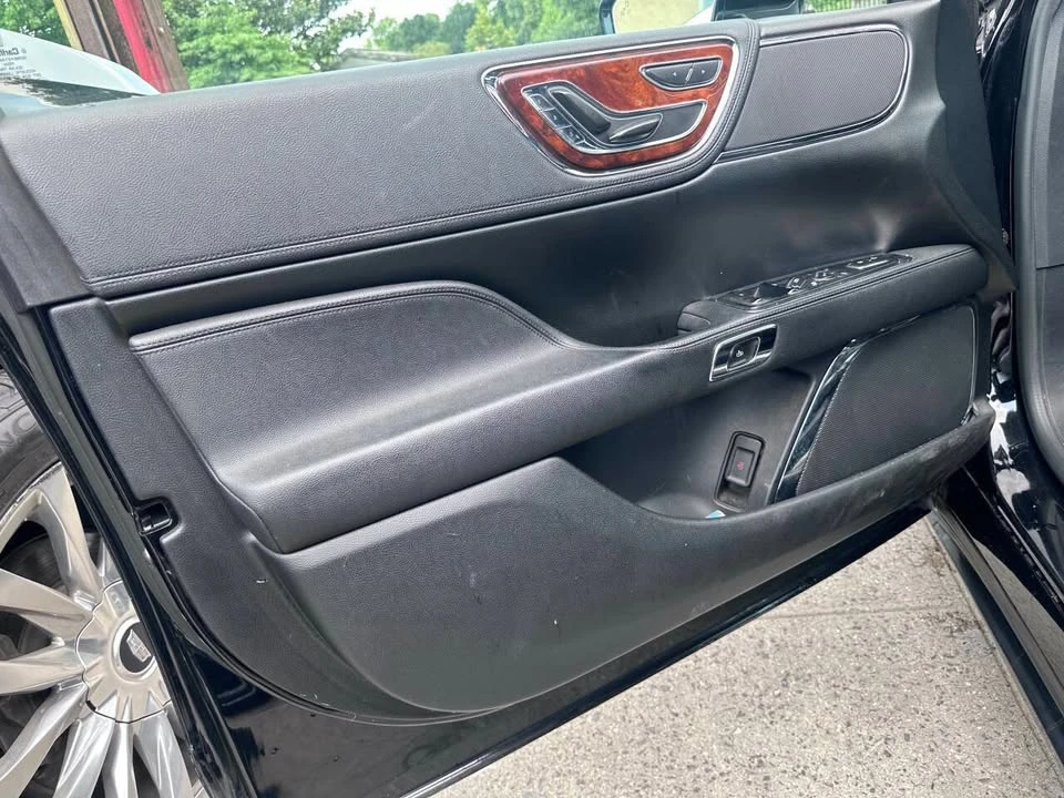 2017 Lincoln Continental 10th Gen - Image 7 of 20