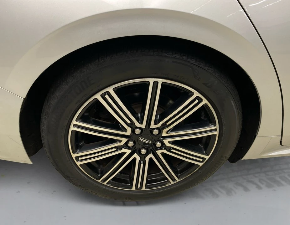 2017 Lincoln Continental 10th Gen - Image 15 of 20