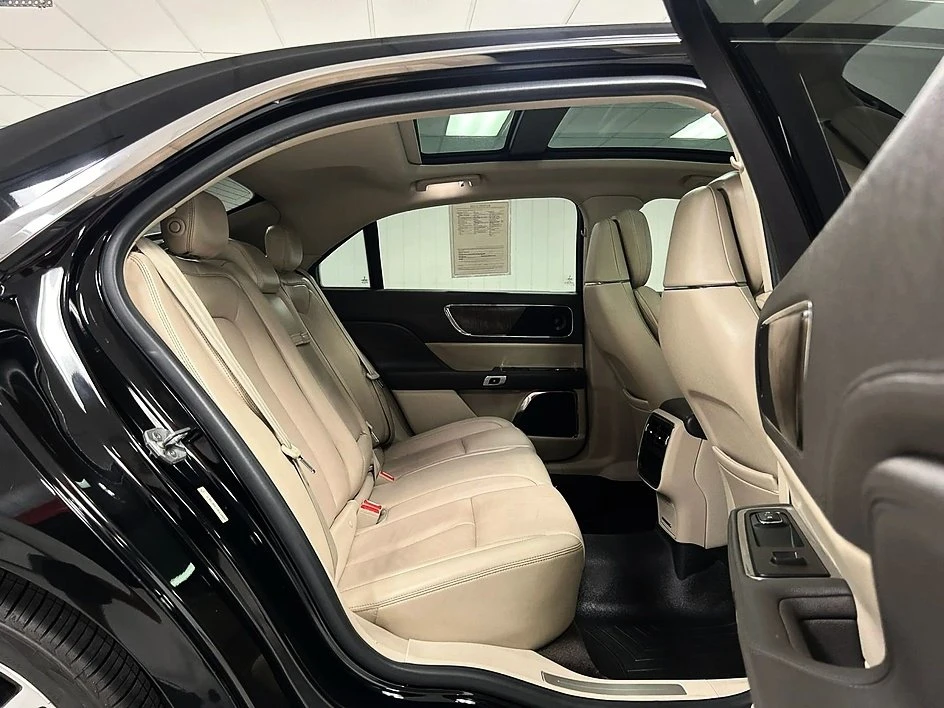 2017 Lincoln Continental 10th Gen - Image 8 of 18
