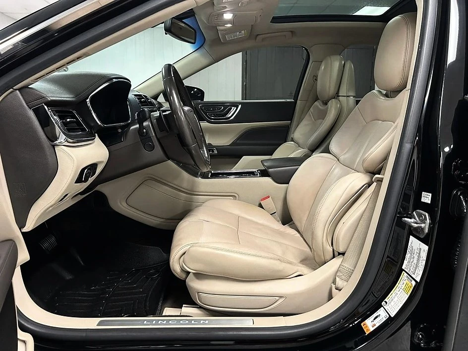 2017 Lincoln Continental 10th Gen - Image 4 of 18