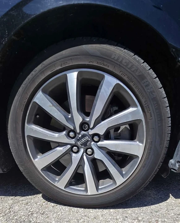 2017 Lincoln Continental 10th Gen - Image 5 of 13