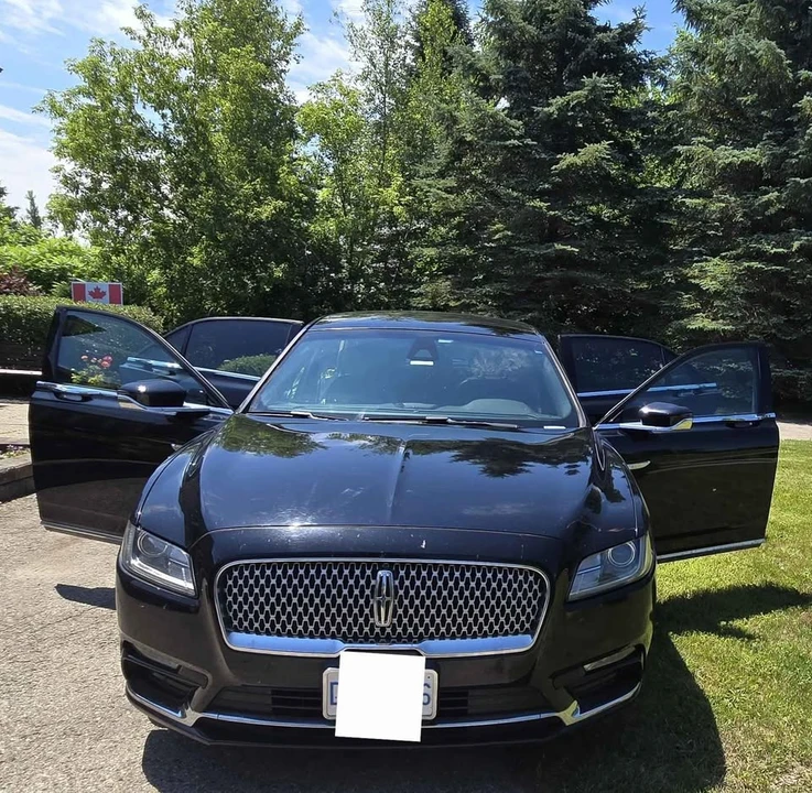 2017 Lincoln Continental 10th Gen - Image 2 of 13
