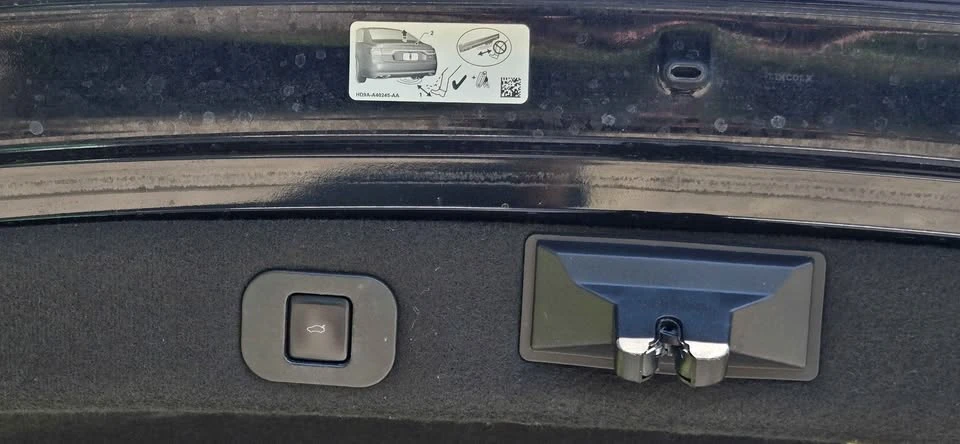 2017 Lincoln Continental 10th Gen - Image 6 of 13
