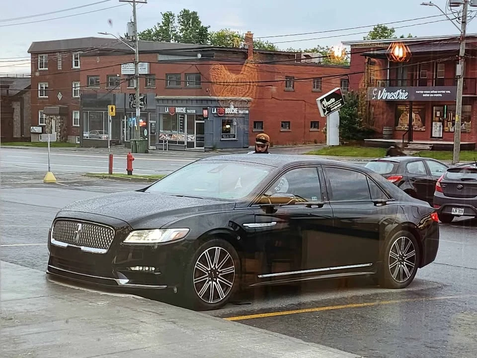 2017 Lincoln Continental 10th Gen - Image 11 of 20