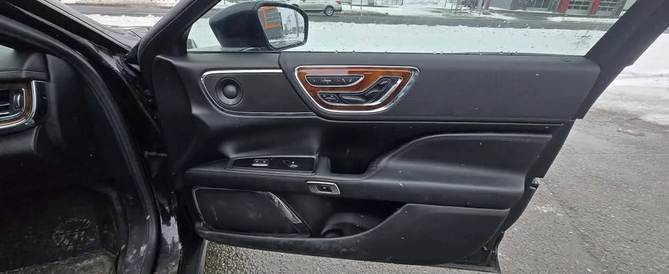 2017 Lincoln Continental 10th Gen - Image 7 of 20