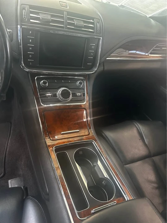 2017 Lincoln Continental 10th Gen - Image 8 of 10