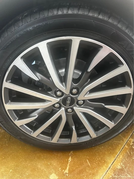 2017 Lincoln Continental 10th Gen - Image 5 of 10