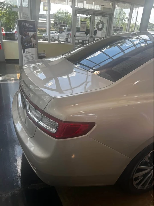 2017 Lincoln Continental 10th Gen - Image 4 of 10