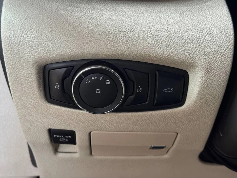 2017 Lincoln Continental 10th Gen - Image 19 of 20