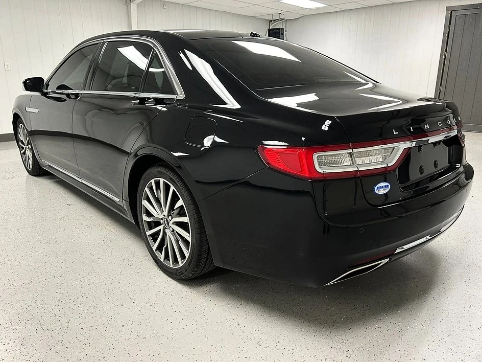 2017 Lincoln Continental 10th Gen - Image 2 of 13