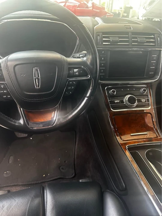2017 Lincoln Continental 10th Gen - Image 7 of 10
