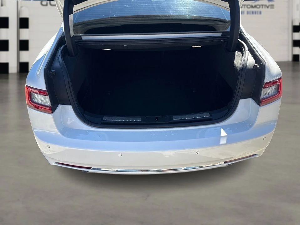 2017 Lincoln Continental 10th Gen - Image 12 of 20