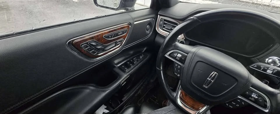 2017 Lincoln Continental 10th Gen - Image 4 of 20