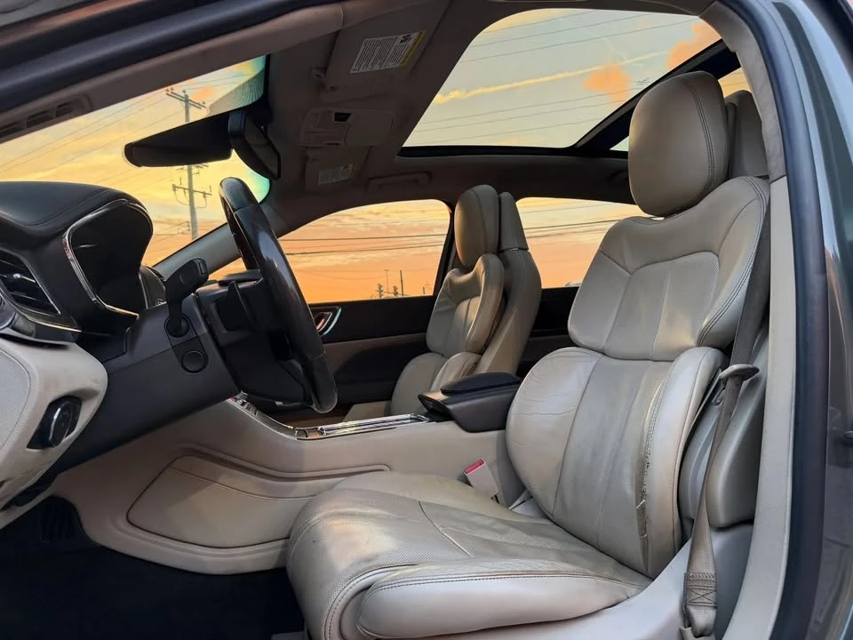2017 Lincoln Continental 10th Gen - Image 12 of 20