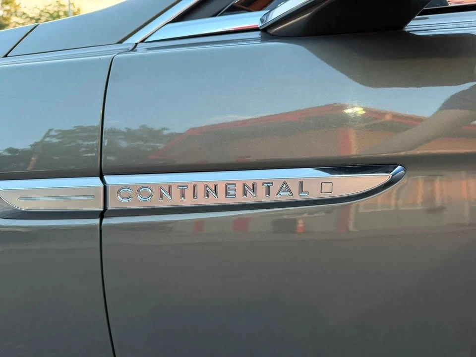2017 Lincoln Continental 10th Gen - Image 11 of 20