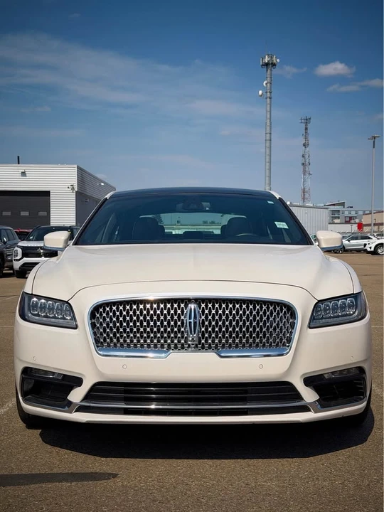 2017 Lincoln Continental 10th Gen - Image 2 of 10