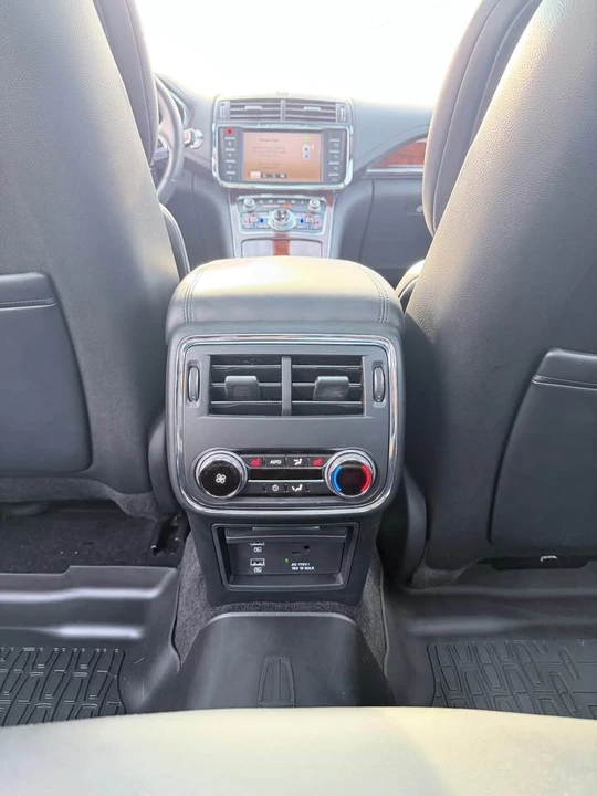 2017 Lincoln Continental 10th Gen - Image 8 of 20