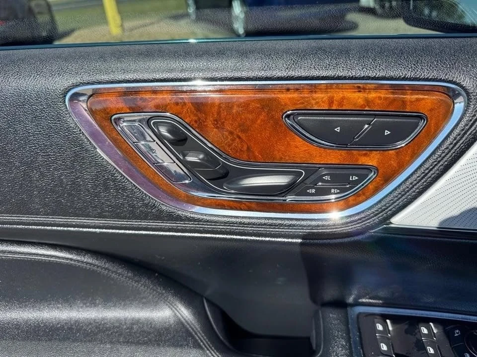 2017 Lincoln Continental 10th Gen - Image 17 of 20
