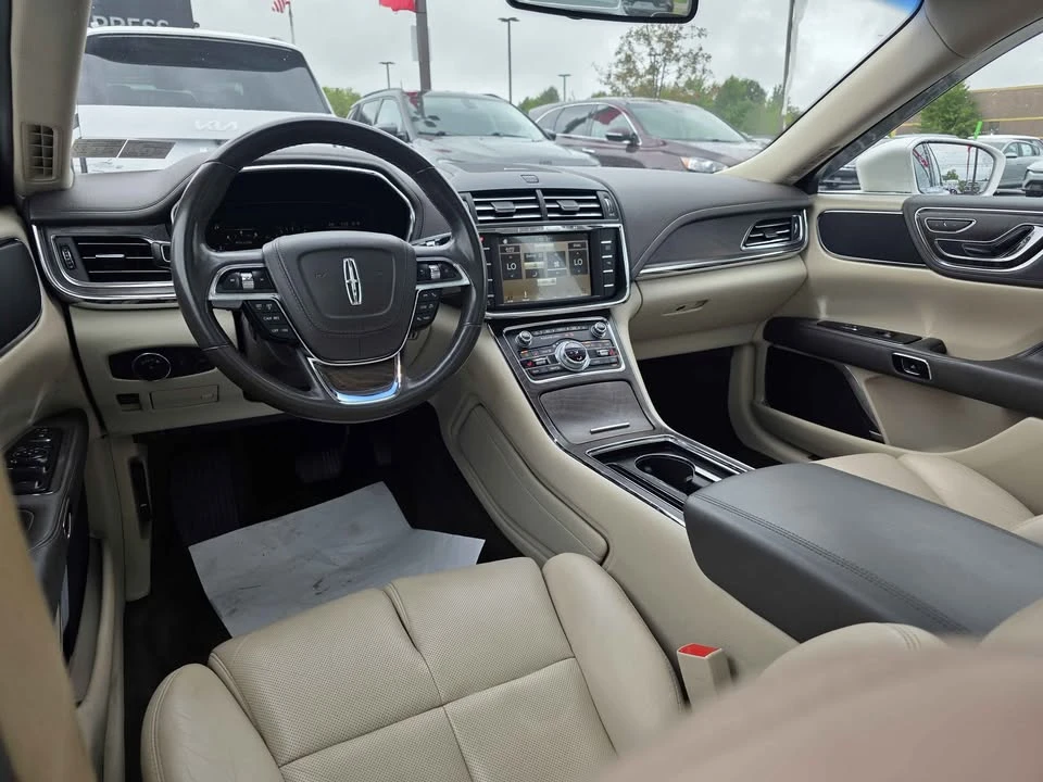 2017 Lincoln Continental 10th Gen - Image 4 of 8