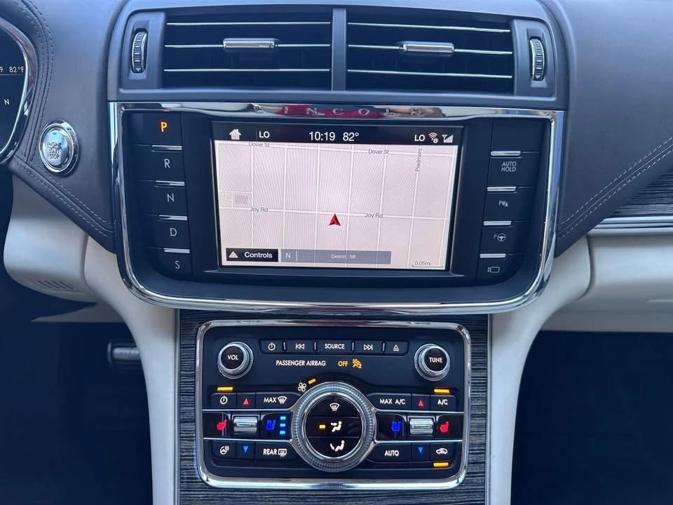 2017 Lincoln Continental 10th Gen - Image 18 of 20