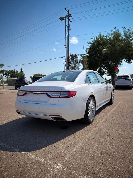 2017 Lincoln Continental 10th Gen - Image 3 of 10