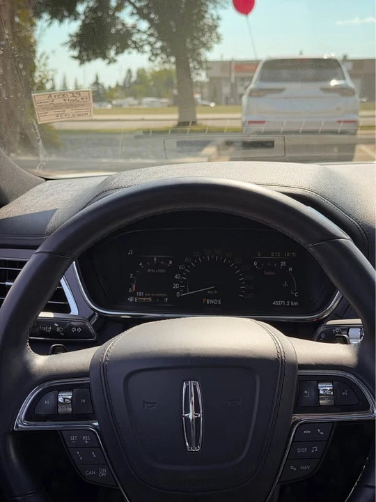 2017 Lincoln Continental 10th Gen - Image 6 of 10