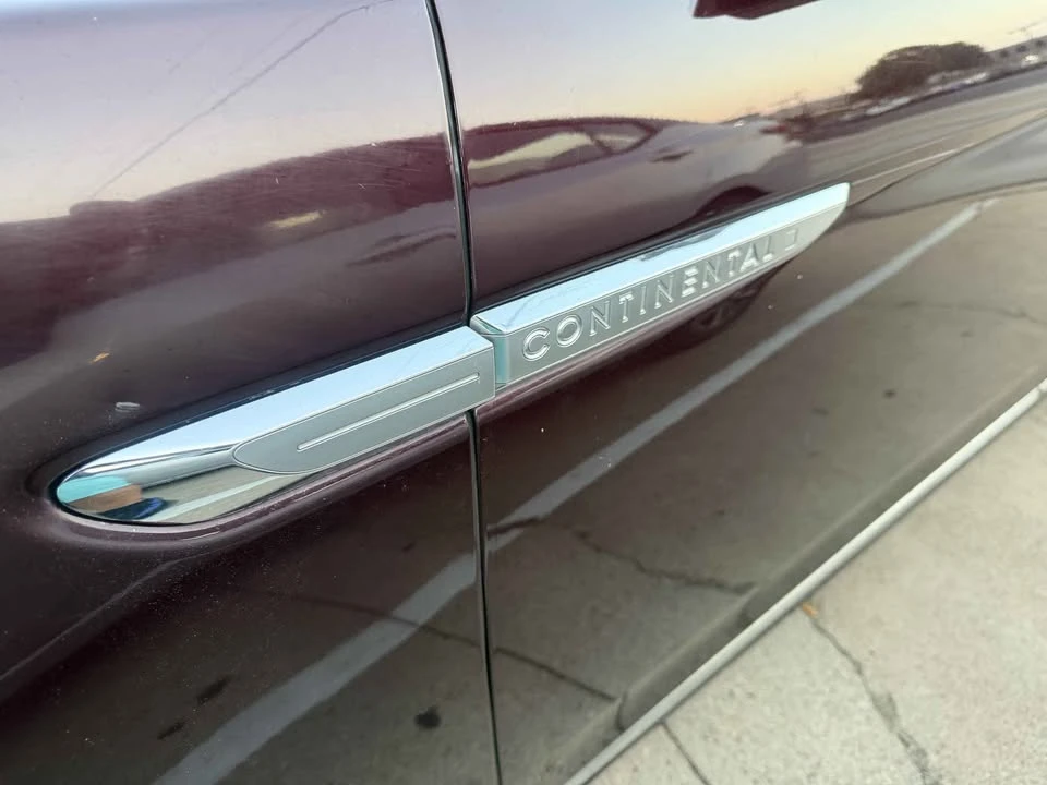 2017 Lincoln Continental 10th Gen - Image 8 of 11