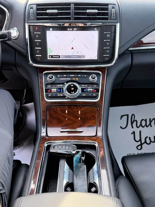 2017 Lincoln Continental 10th Gen - Image 10 of 20