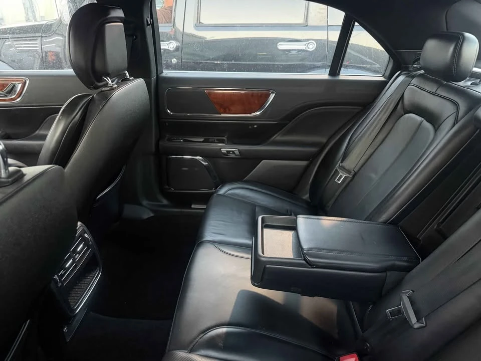 2017 Lincoln Continental 10th Gen - Image 2 of 11