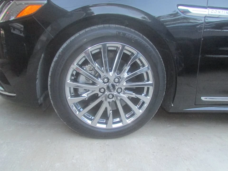 2017 Lincoln Continental 10th Gen - Image 18 of 20