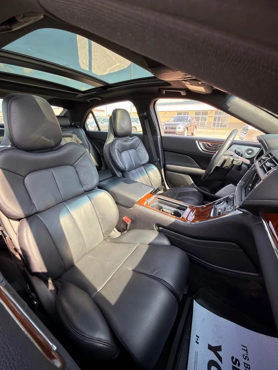 2017 Lincoln Continental 10th Gen - Image 7 of 10