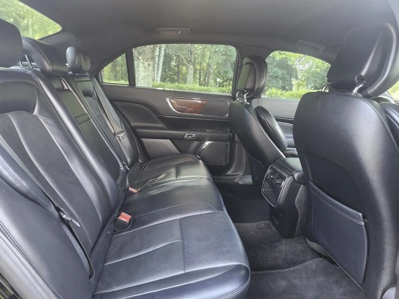 2017 Lincoln Continental 10th Gen - Image 12 of 17