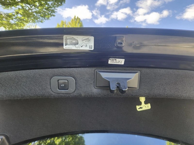 2017 Lincoln Continental 10th Gen - Image 15 of 17
