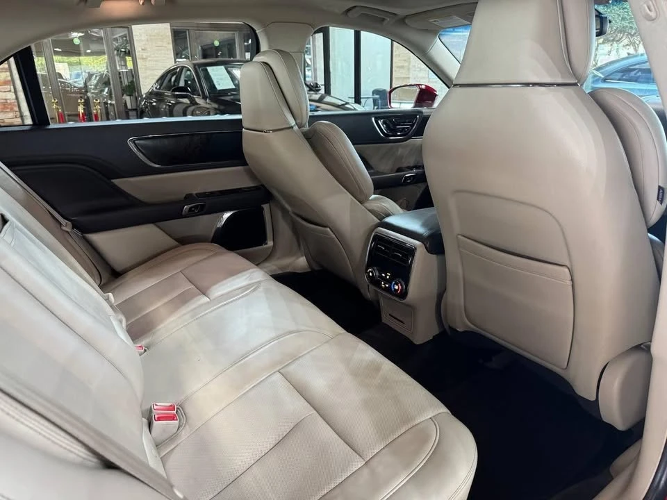 2017 Lincoln Continental 10th Gen - Image 11 of 20
