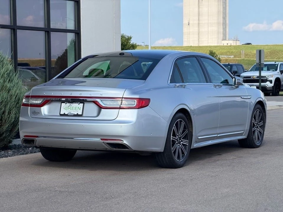 2017 Lincoln Continental 10th Gen - Image 5 of 10