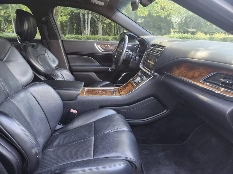 2017 Lincoln Continental 10th Gen - Image 13 of 17
