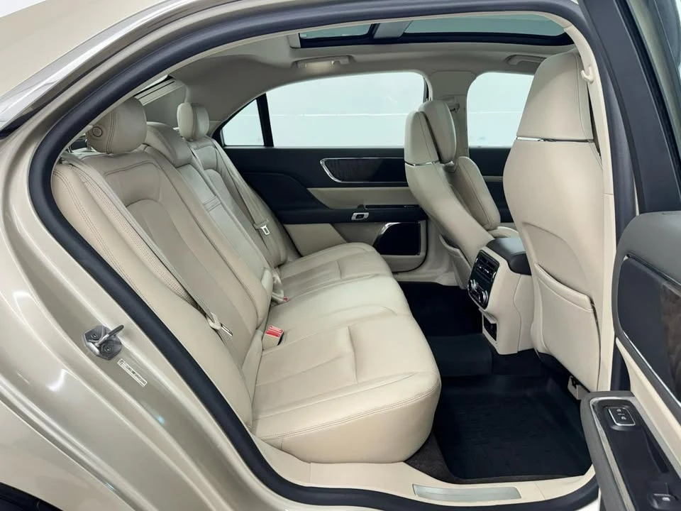 2017 Lincoln Continental 10th Gen - Image 19 of 20