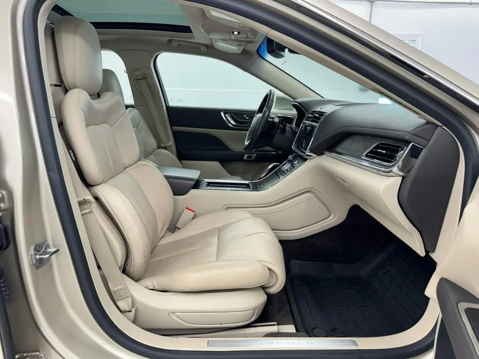 2017 Lincoln Continental 10th Gen - Image 18 of 20