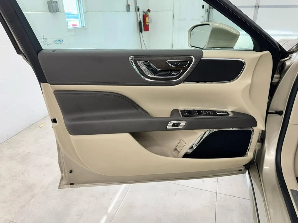 2017 Lincoln Continental 10th Gen - Image 12 of 20