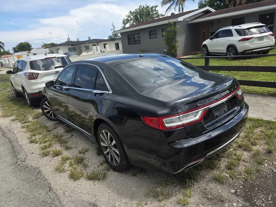 2017 Lincoln Continental 10th Gen - Image 4 of 8