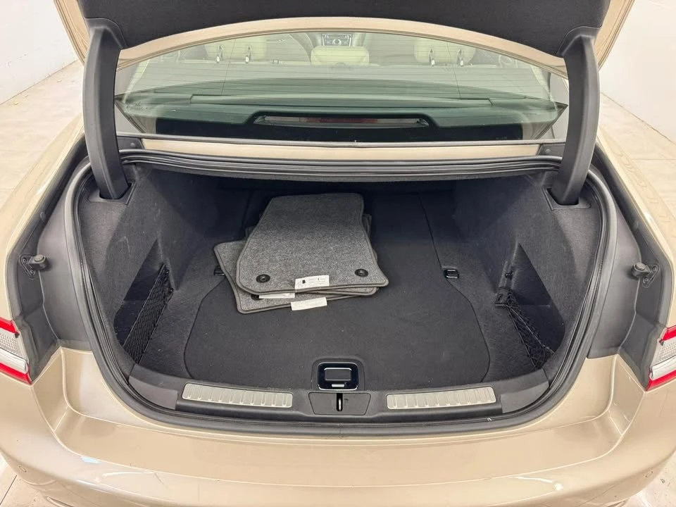 2017 Lincoln Continental 10th Gen - Image 7 of 20