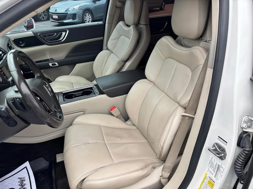 2017 Lincoln Continental 10th Gen - Image 9 of 20