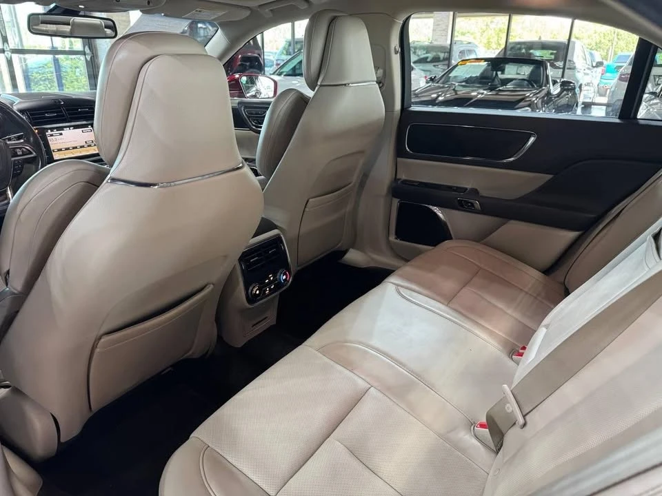 2017 Lincoln Continental 10th Gen - Image 13 of 20